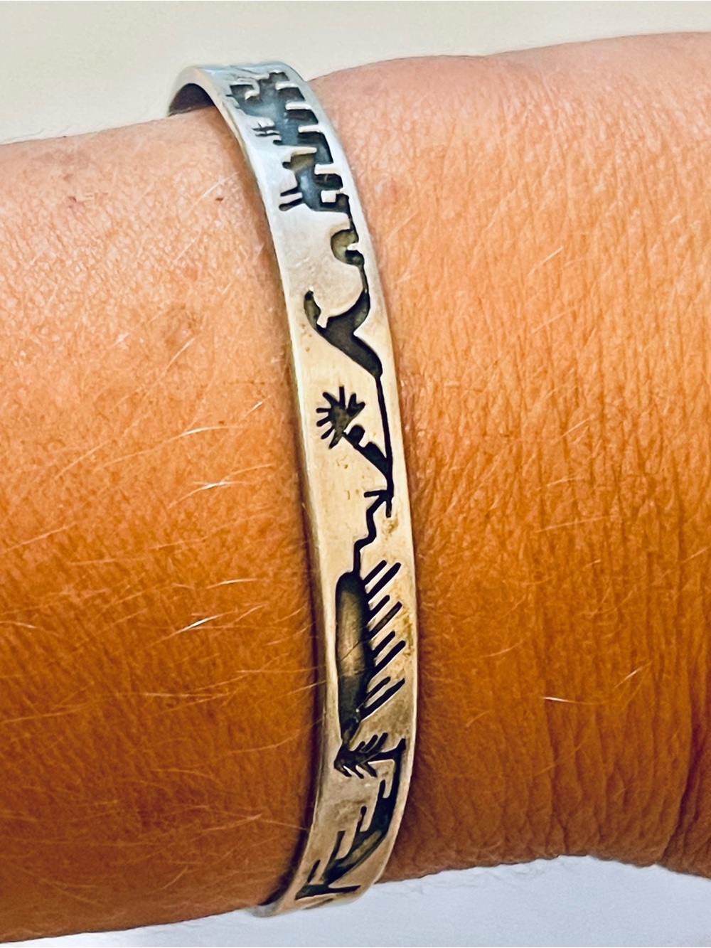 VTG Southwest Sterling Storyteller Pueblo Village Cuff Bracelet 13 G Sz
6-6.25”